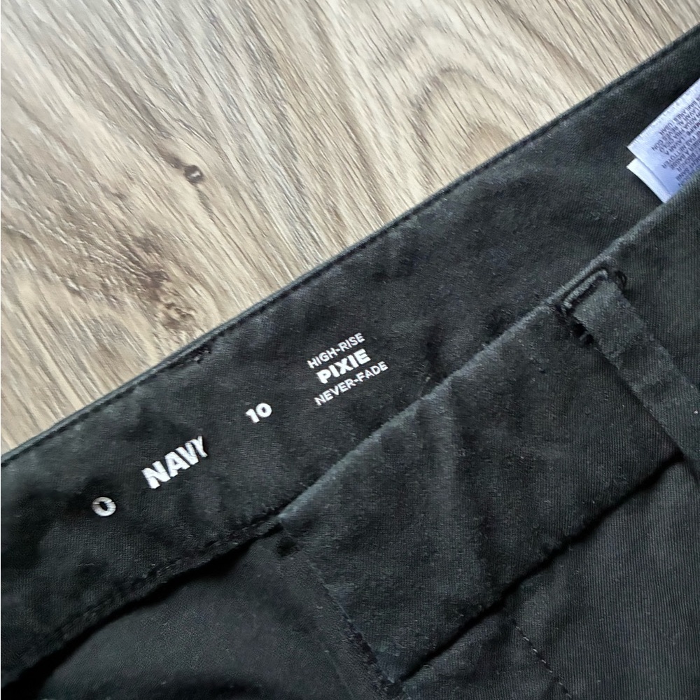 Old navy High-Rise Pixie Pants - Size 10